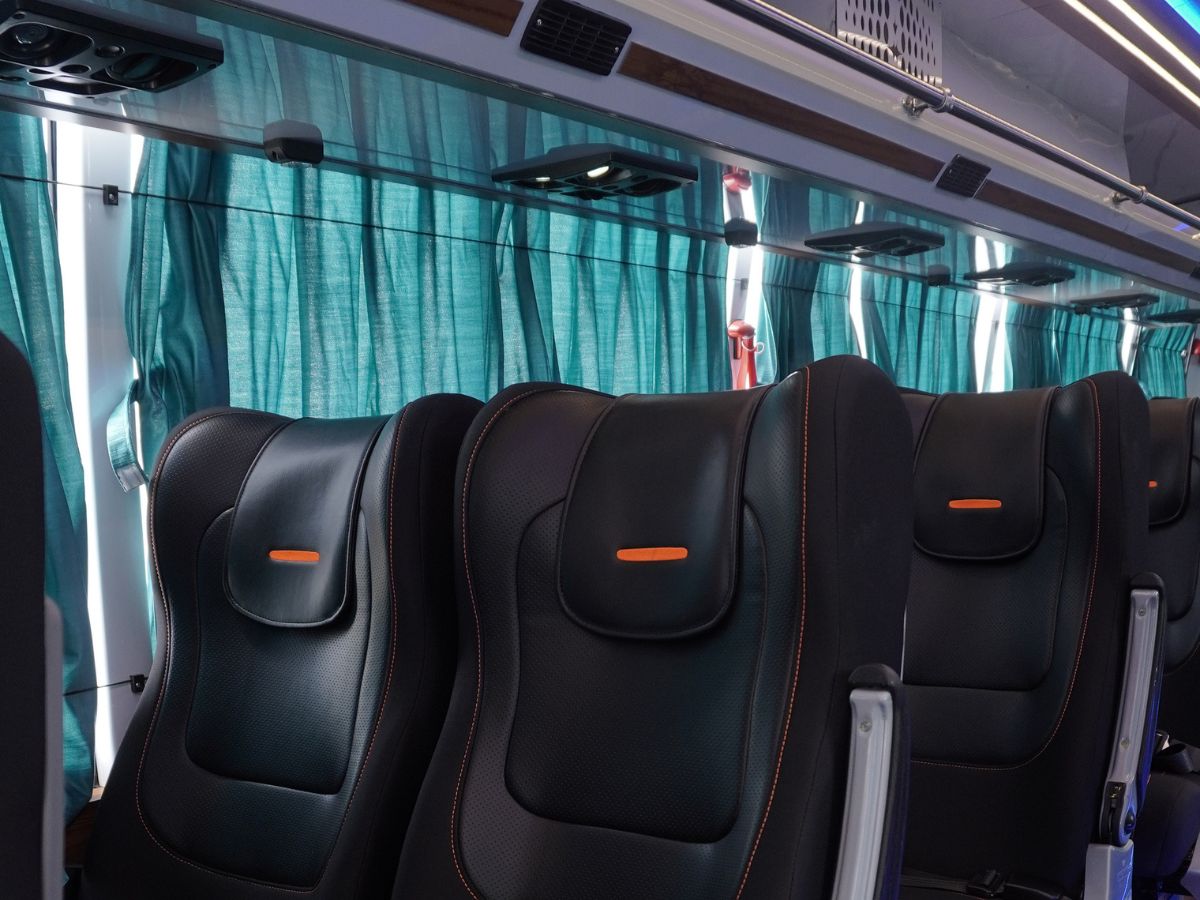 best 25 seater VPL travels inner seater