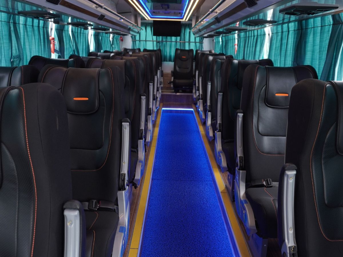 25-seater-bus-vpl-travels-interior-4